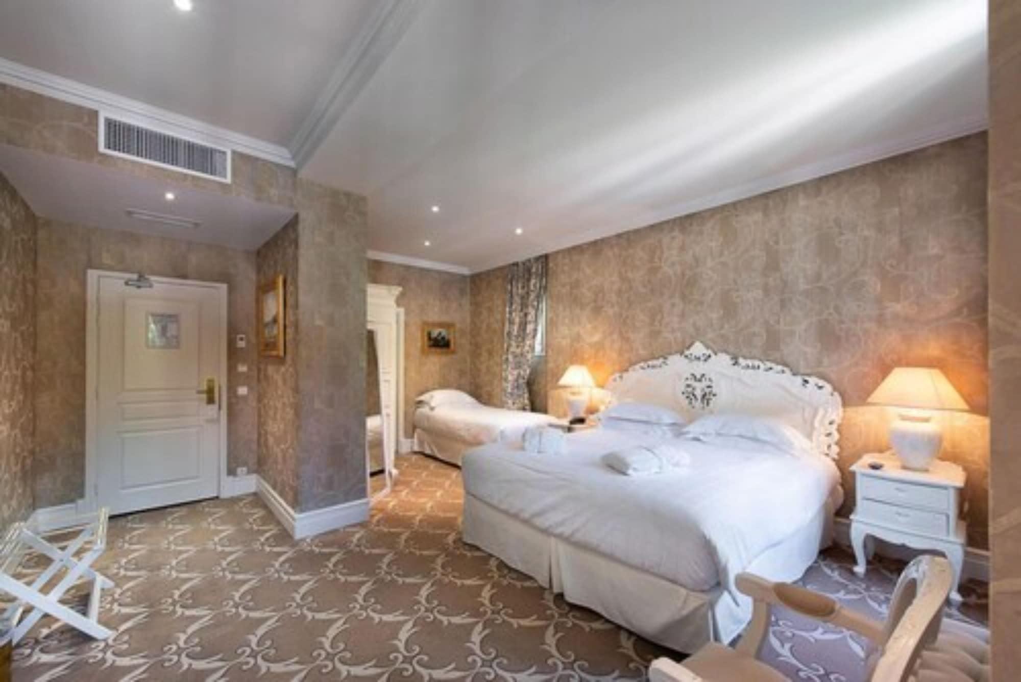 Hotel Chateau De La Tour Cannes Bagian luar foto
