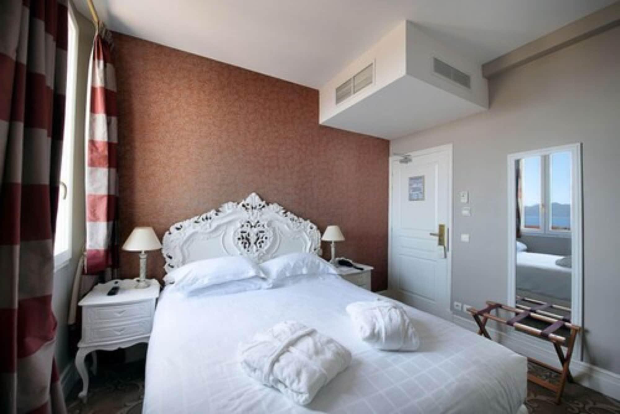 Hotel Chateau De La Tour Cannes Bagian luar foto