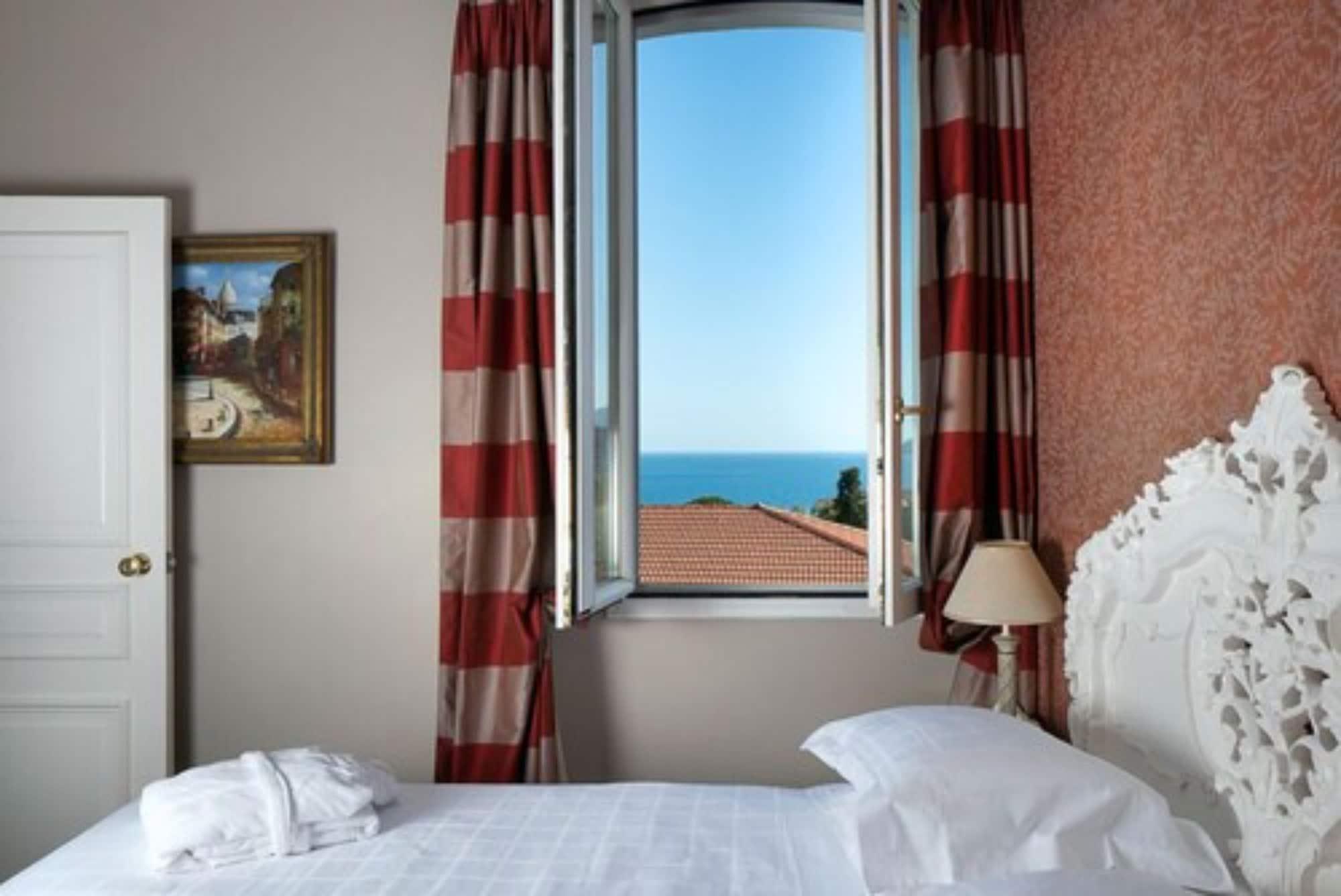 Hotel Chateau De La Tour Cannes Bagian luar foto