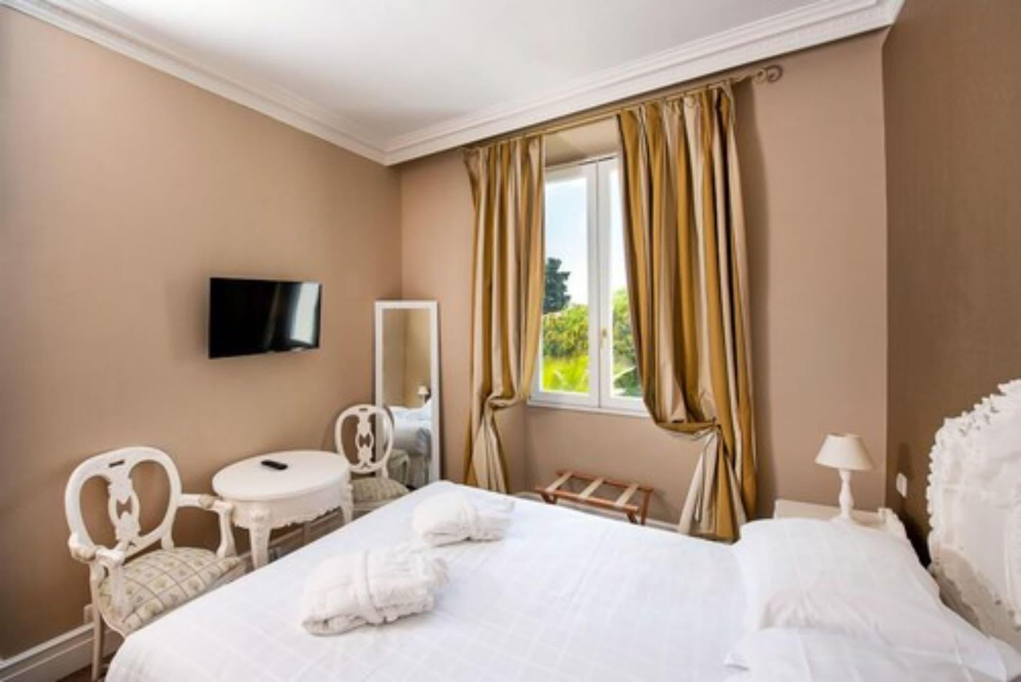 Hotel Chateau De La Tour Cannes Bagian luar foto