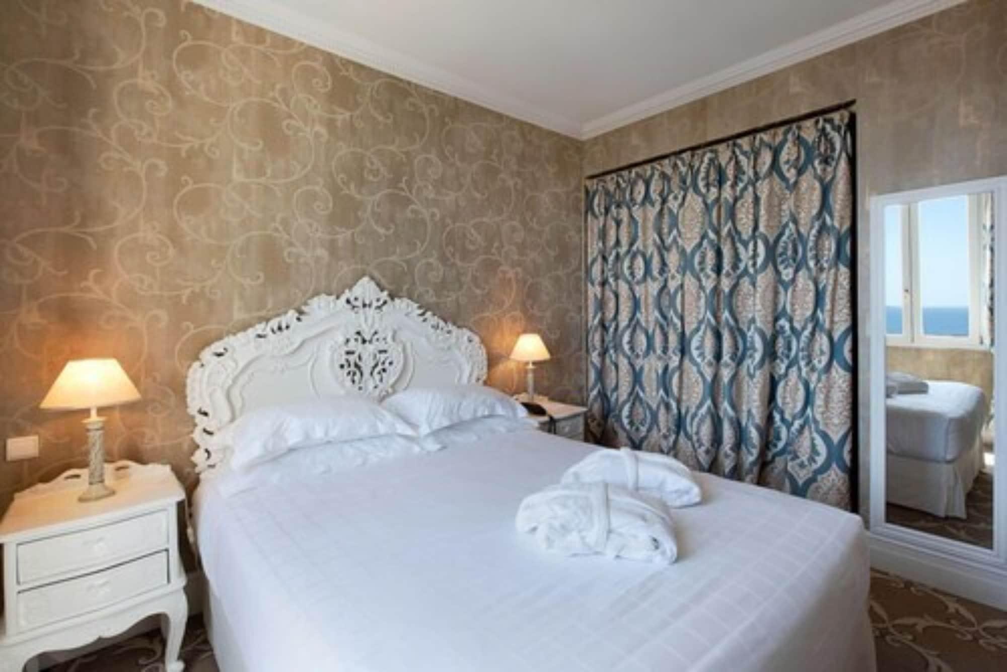 Hotel Chateau De La Tour Cannes Bagian luar foto
