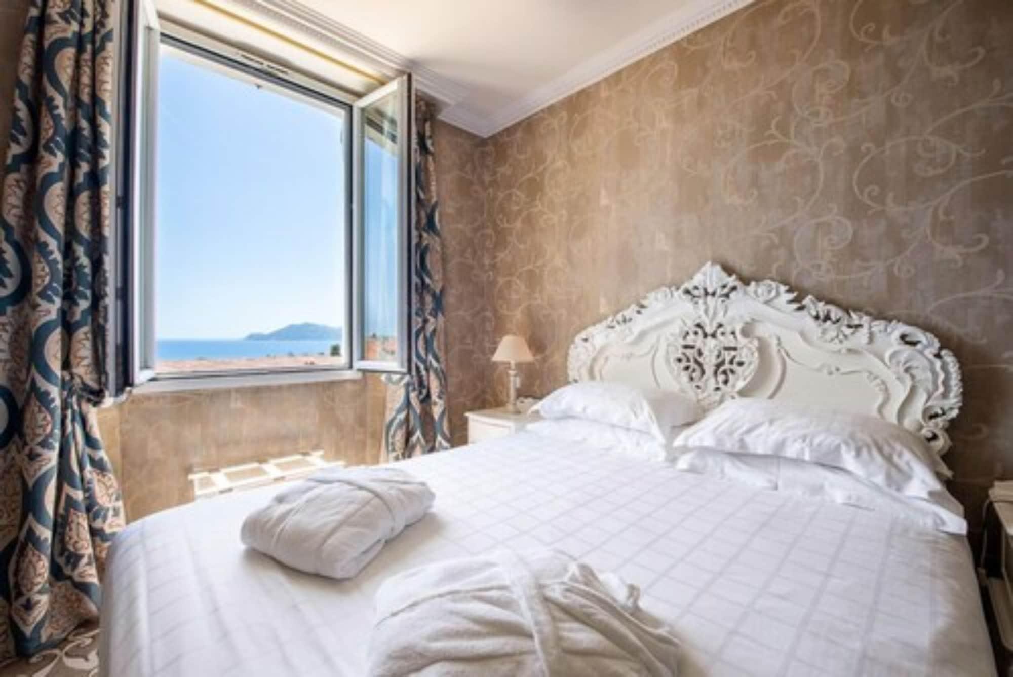 Hotel Chateau De La Tour Cannes Bagian luar foto