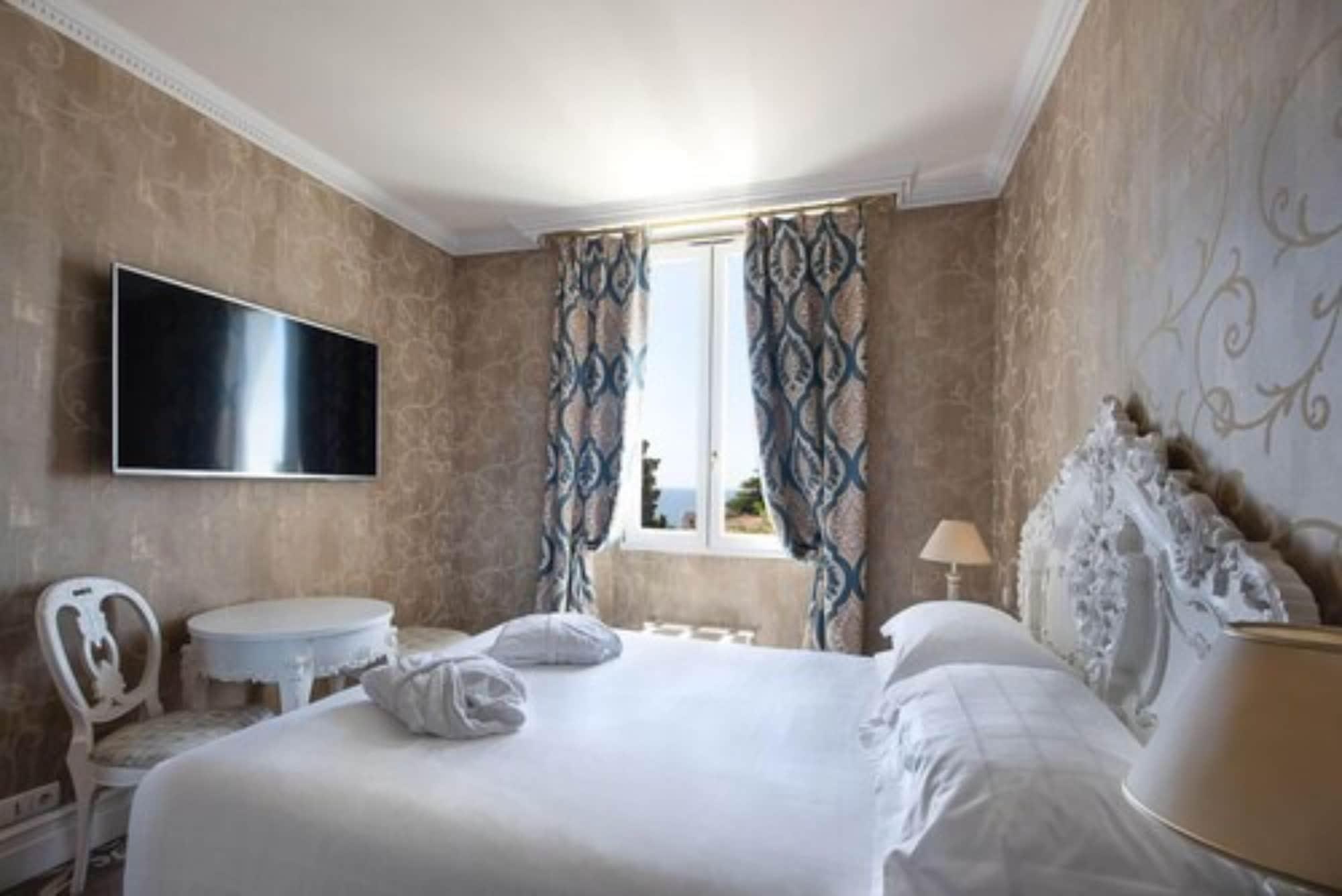 Hotel Chateau De La Tour Cannes Bagian luar foto