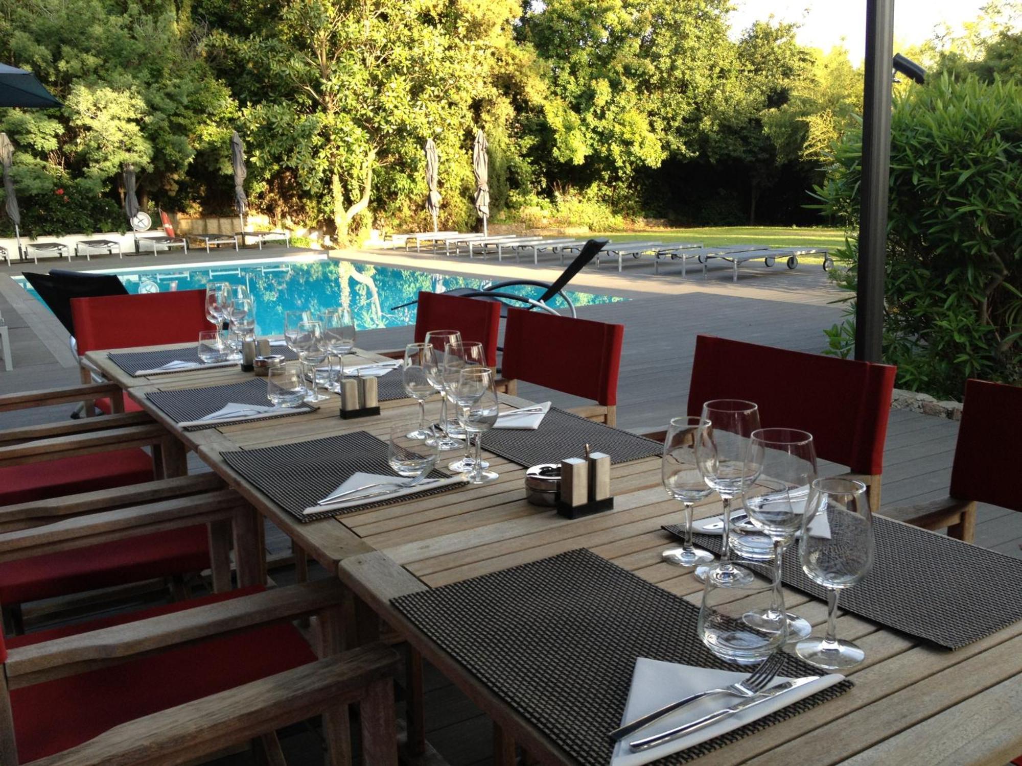 Hotel Chateau De La Tour Cannes Bagian luar foto