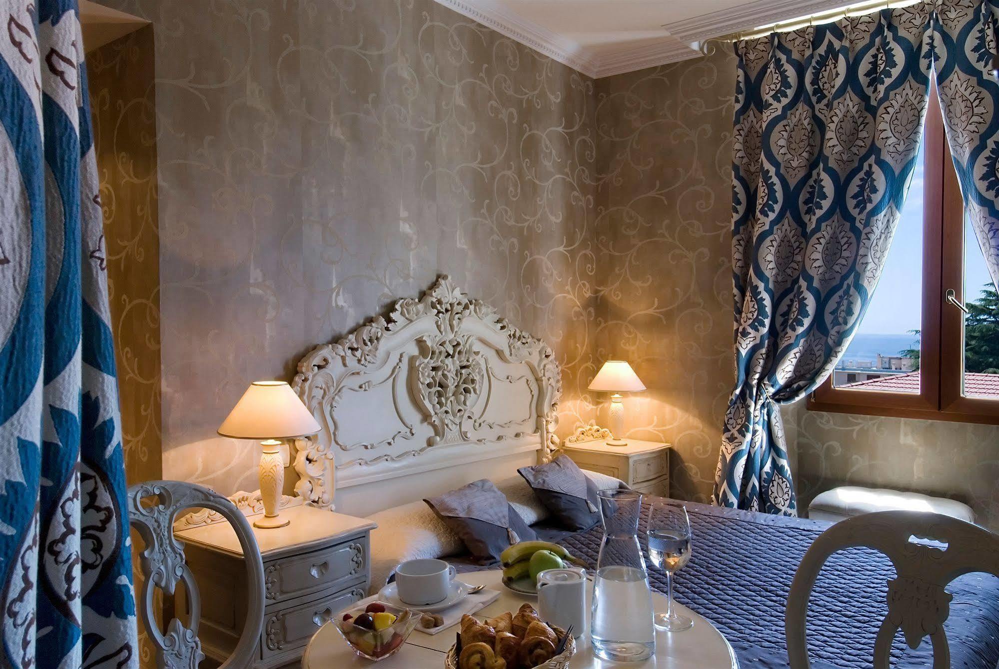 Hotel Chateau De La Tour Cannes Bagian luar foto